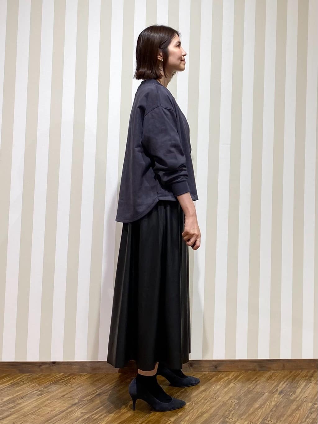 SAOさんの「SHOO･LA･RUE｜【S-LL】大人の抜け感 合皮フレアスカート」を使ったコーディネート