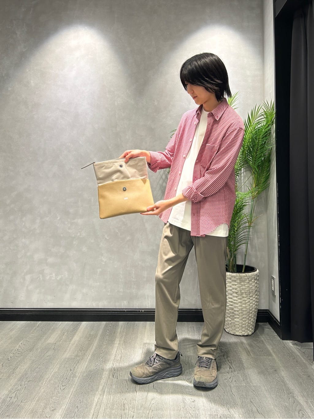 ruiさんの「TAKEO KIKUCHI｜【抗菌防臭/シーズンレス】シアサッカーギンガムチェック ストレッチシャツ」を使ったコーディネート