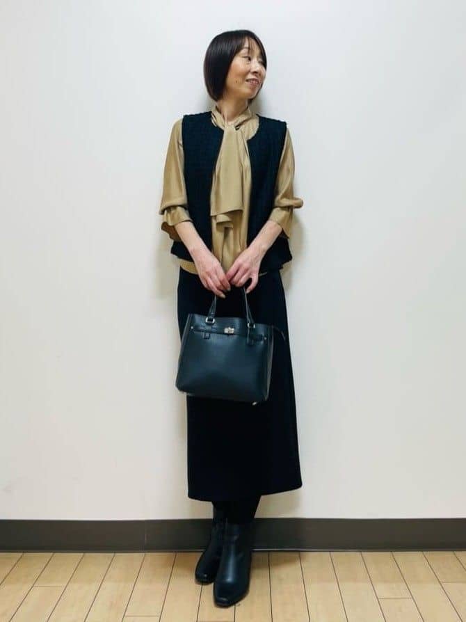 Riiさんの「Reflect｜【軽い羽織に◎】フロントファスナー開きベスト」を使ったコーディネート