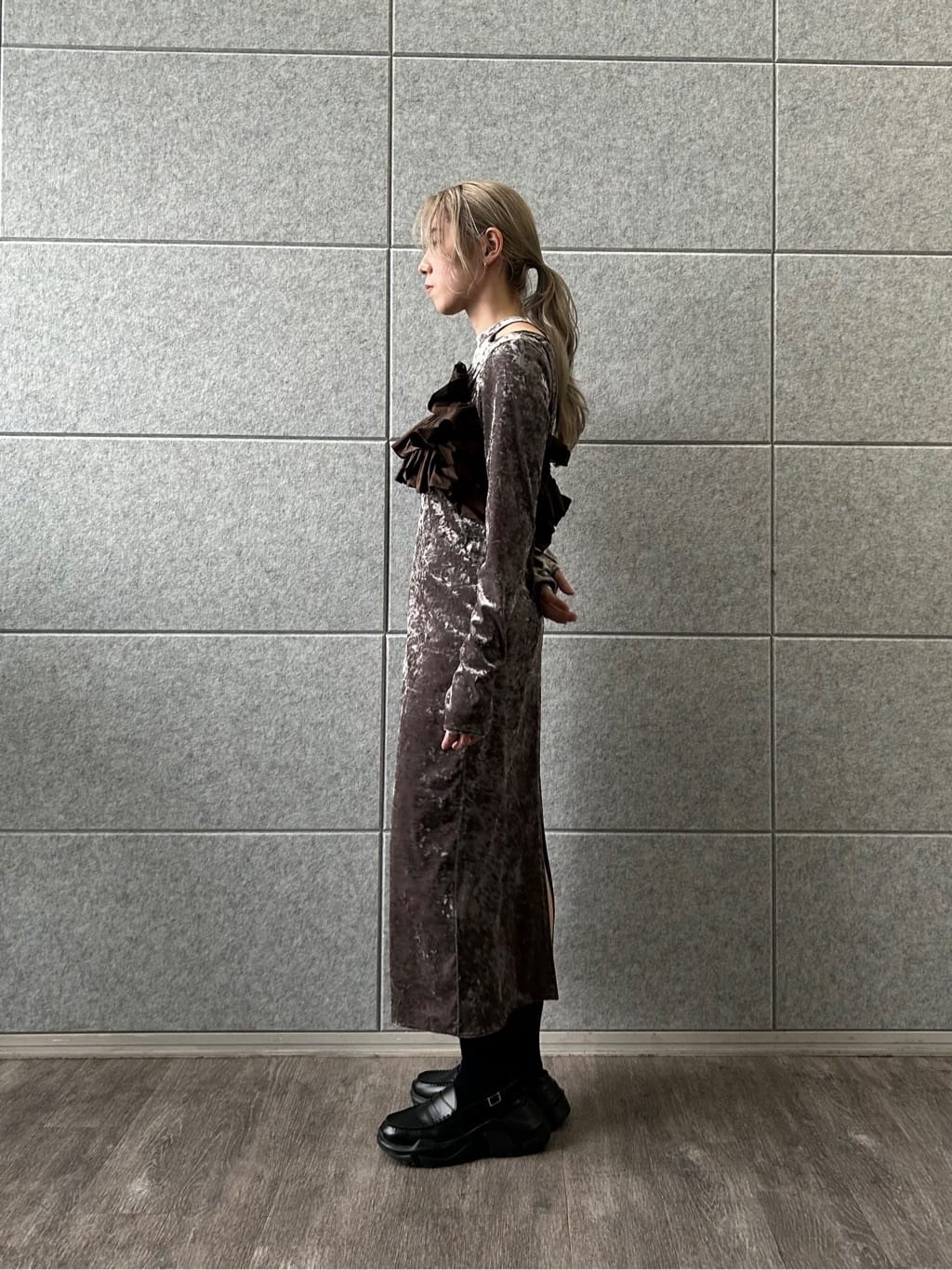 honoka Aさんの「CODE A｜【Re】neck point velour dress」を使ったコーディネート