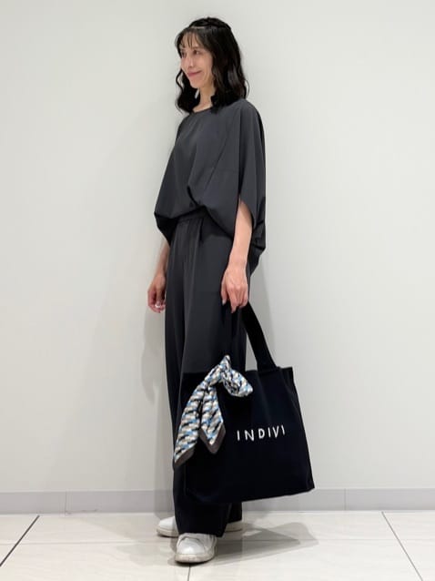 kayoさんの「INDIVI｜【体型カバー/SETUP可能】ジョーゼット　ドルマンブラウス」を使ったコーディネート