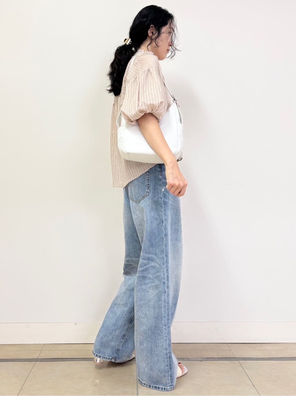YOKOTAさんの「DRESSTERIOR｜ヴィンテージ加工ワイドデニムパンツ」を使ったコーディネート