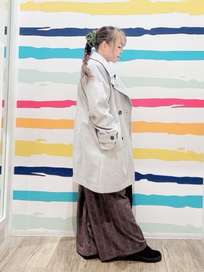 Peeさんの「SHOO･LA･RUE｜【あったか】大人のための チェック柄フリルサロペット」を使ったコーディネート