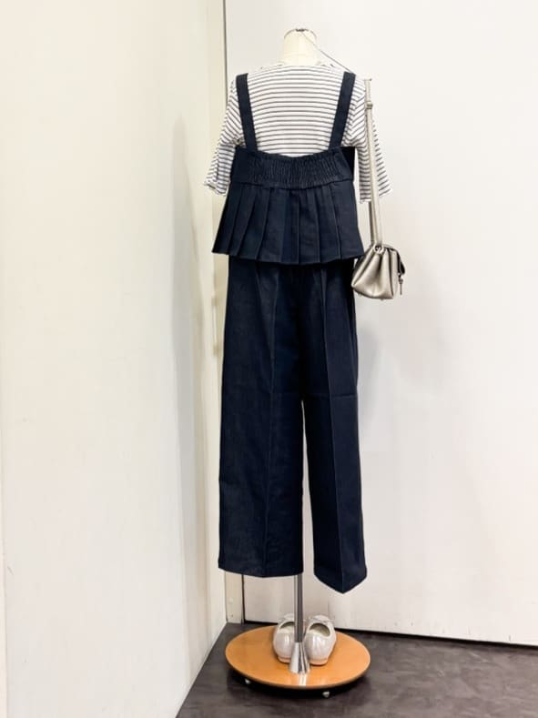 yukariさんの「grove｜【2点SET/体型カバー】夏から秋まで着まわせる！プリーツビスチェセットアップ」を使ったコーディネート
