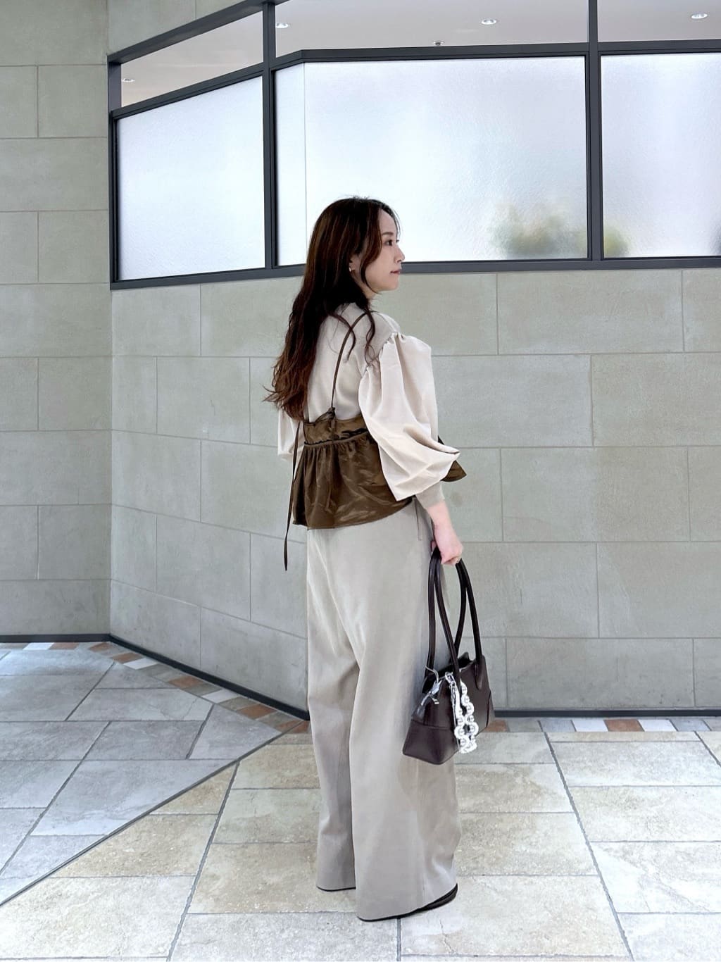 よねさんの「INDIVI｜【再入荷】ファブリックフォルムスリーブニット」を使ったコーディネート