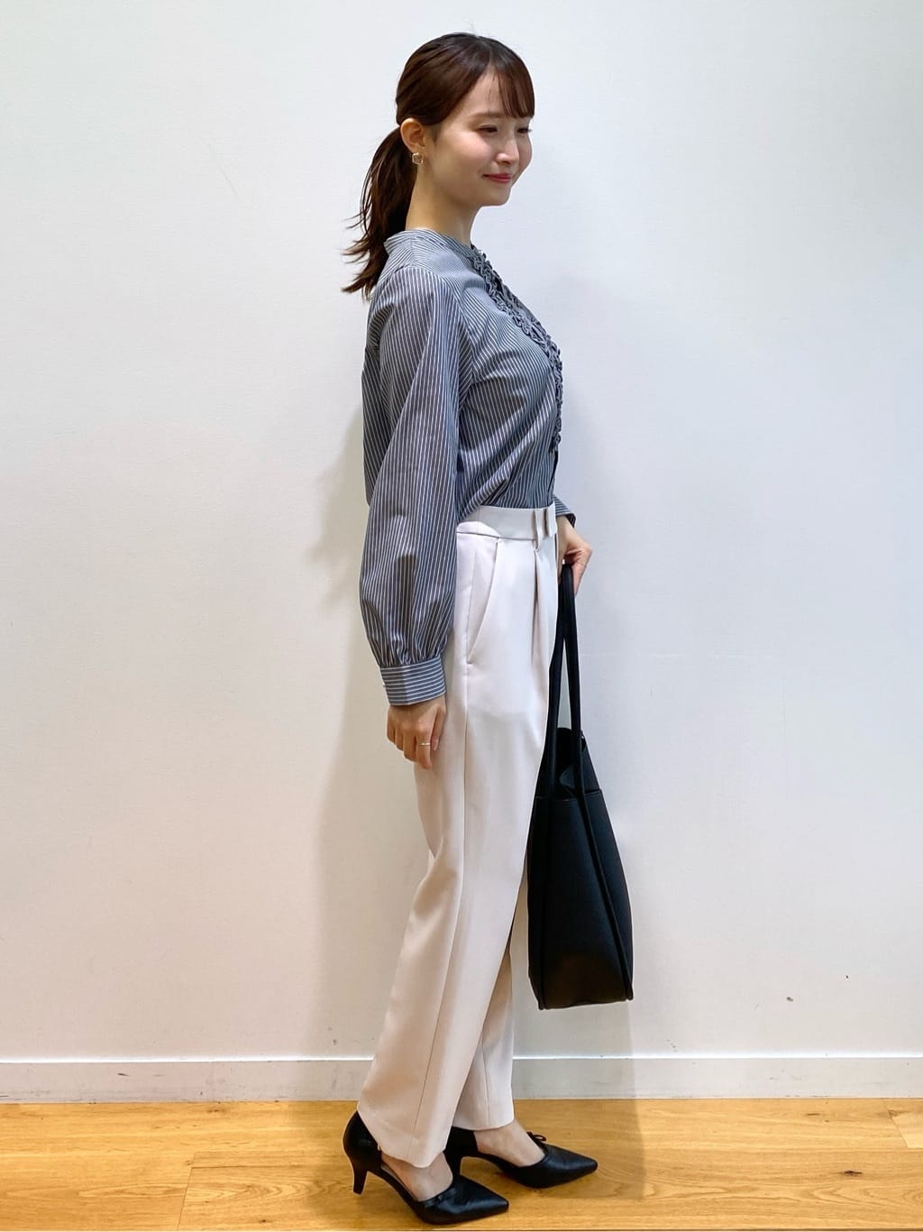 みさかさんの「index｜《XS-LLサイズ》ストレッチテーパードパンツ／セットアップ対応【洗濯機洗い可／イージーアイロン／防」を使ったコーディネート