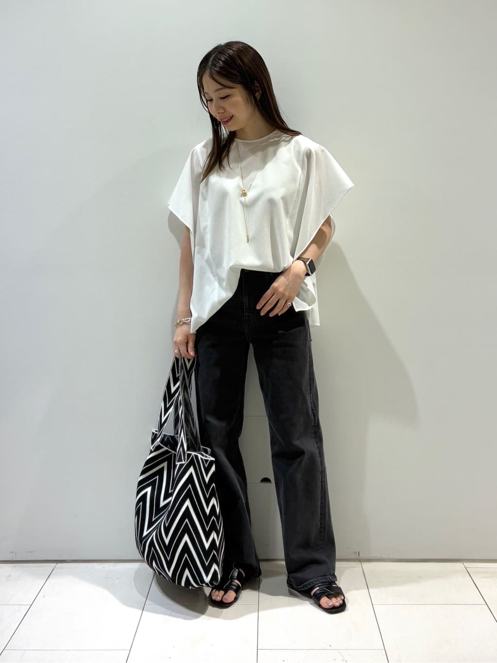 KAOさんの「INDIVI｜【褒められデニム】ワイドストレート デニムパンツ」を使ったコーディネート