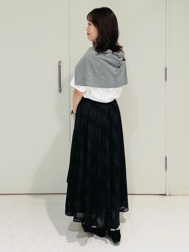 makiさんの「UNTITLED｜【前後2WAY/アンサンブル可/ゆったり】シアーカーディガン」を使ったコーディネート