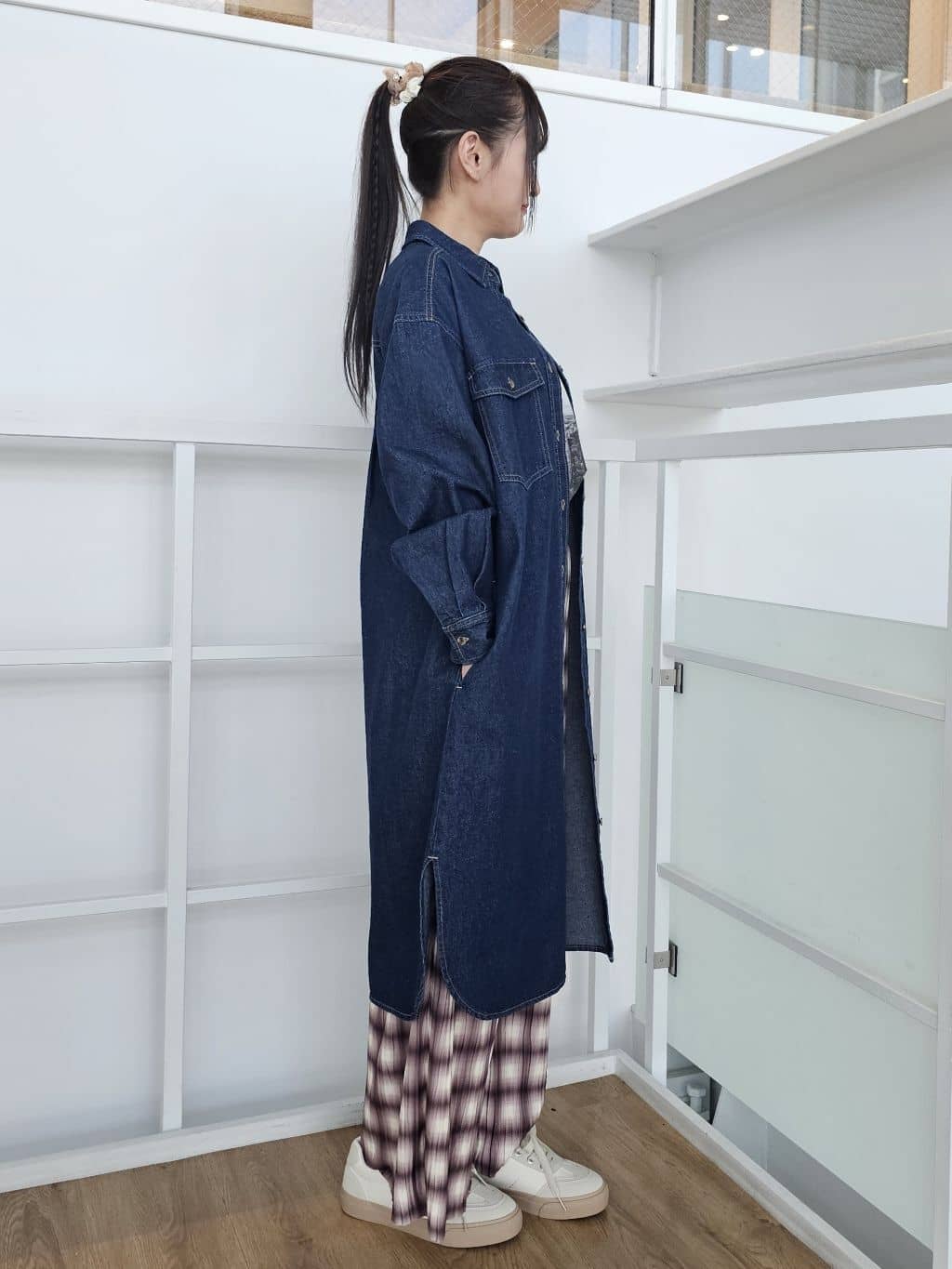 ゆゆさんの「SHOO･LA･RUE｜【S-LL】ロングシーズン活躍 デニムシャツワンピース」を使ったコーディネート