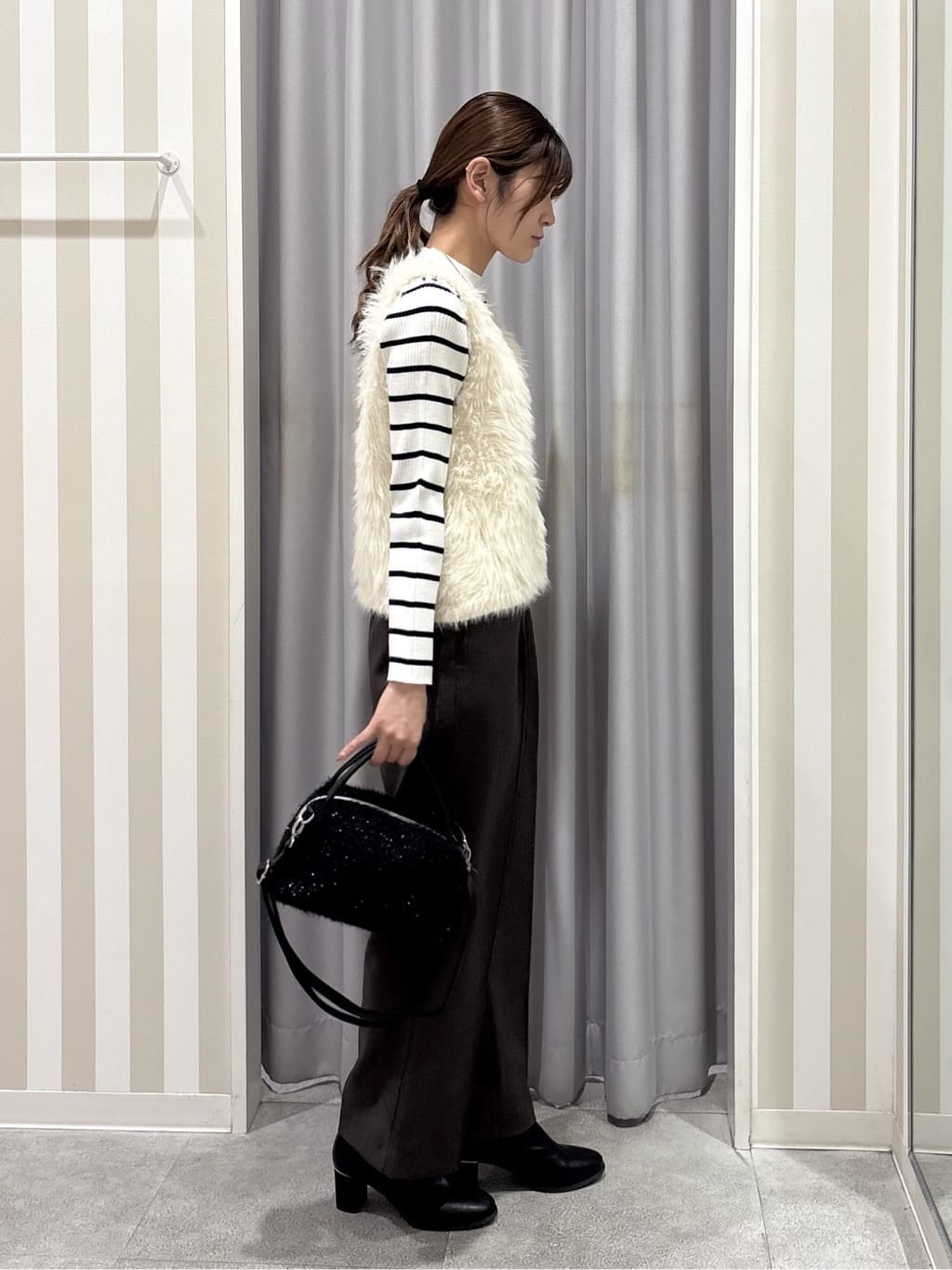 Rikaさんの「SHOO･LA･RUE｜【高レビュー/2点セット】着るだけでコーデが決まる フェザーニットベスト&times;リブニット」を使ったコーディネート