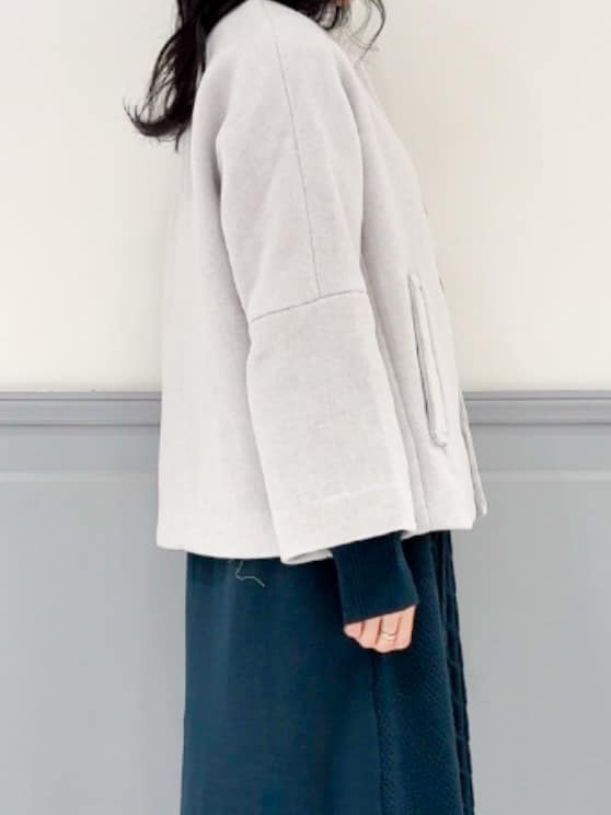 moeさんの「grove｜一枚で華やぐ、袖布帛ケーブルニットワンピース」を使ったコーディネート
