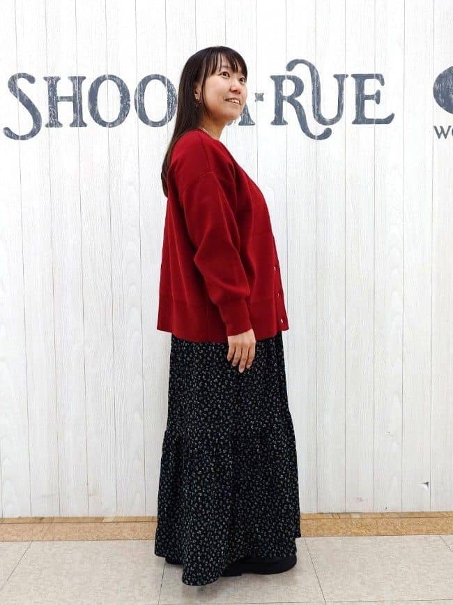 とろろさんの「SHOO･LA･RUE｜【洗える/毛玉レス】表面がきれいなVネックカーディガン」を使ったコーディネート