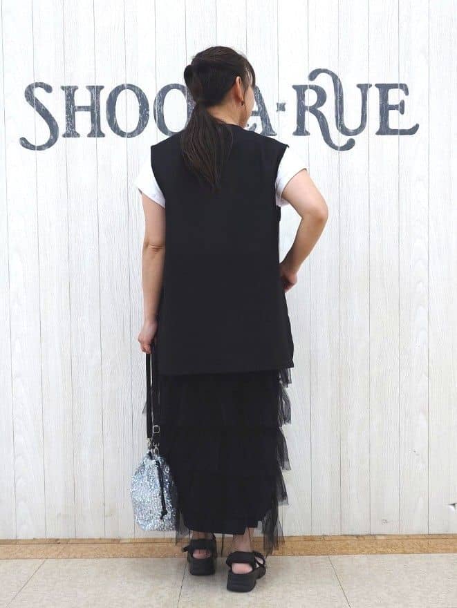とろろさんの「SHOO･LA･RUE｜【S-LL】夏のレイヤードコーデに さらりと着られるメッシュジレ」を使ったコーディネート