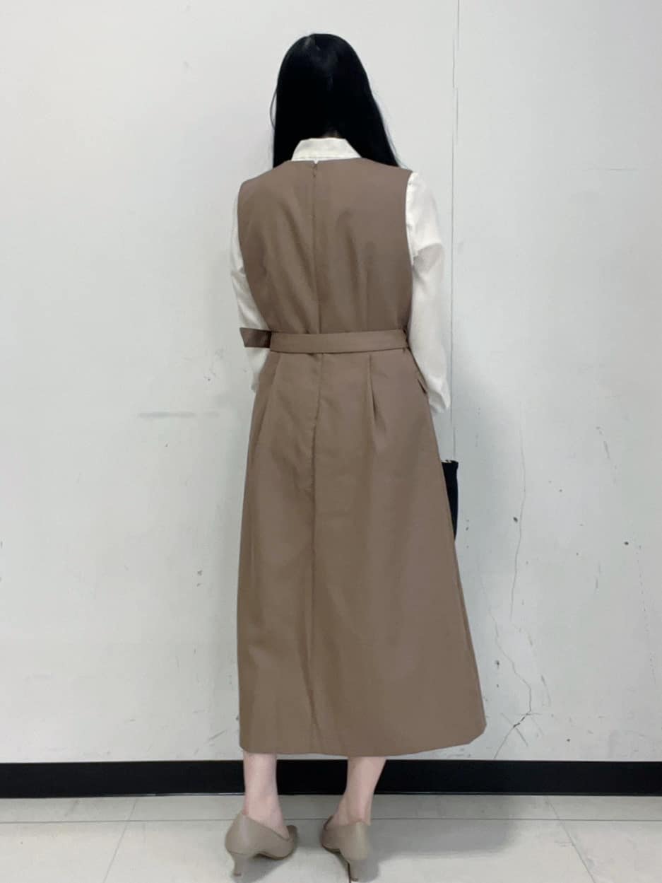 Hitomiさんの「index｜トレンチディティールワンピース【洗濯機OK／イージーアイロン／防シワ】」を使ったコーディネート