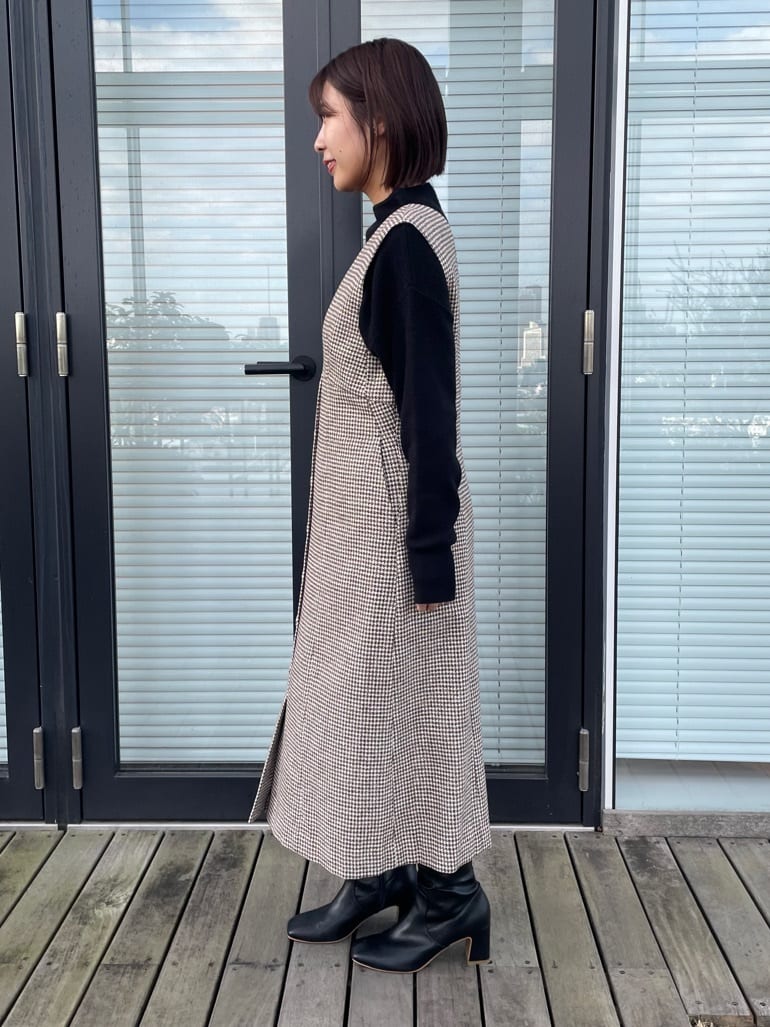 abeさんの「Couture brooch｜【ゆるふわ・通勤】リッシュアンゴラ バックパール調ニット」を使ったコーディネート