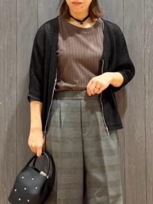 meiさんの「SHOO･LA･RUE｜【洗える/S-LL】季節の変わり目に 透かし柄が涼やか ジップブルゾン」を使ったコーディネート