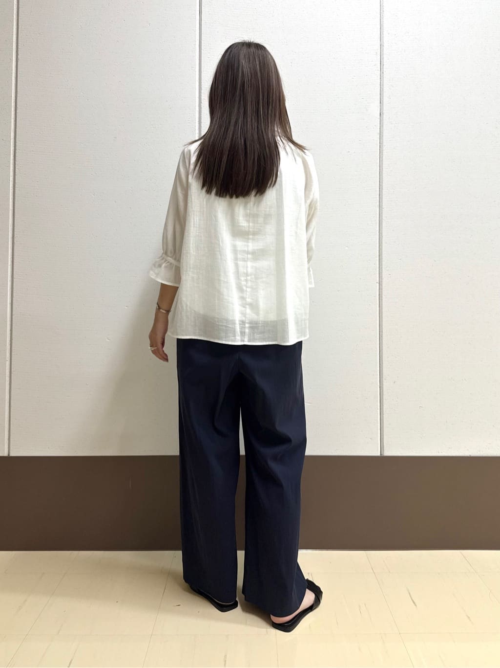 mamiさんの「INDIVI｜【洗える/コットン】ピンタックシアーブラウス」を使ったコーディネート