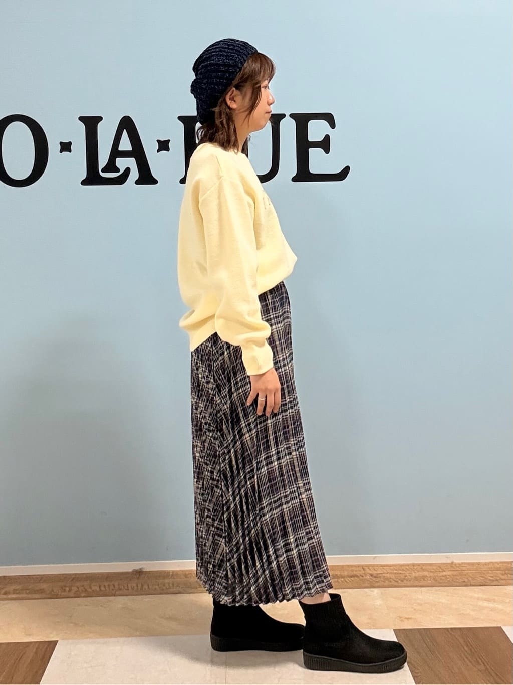 Naaatsuさんの「SHOO･LA･RUE｜【洗濯機可/ちくちくしにくい】大人のための スウェットライク刺繍ロゴニット」を使ったコーディネート