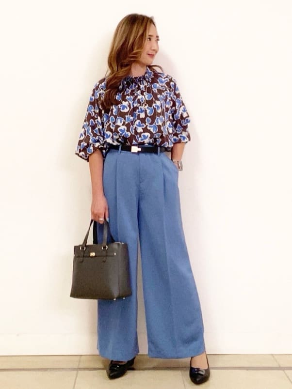 NAKAさんの「Reflect｜【ジャケットのインナーにおすすめ◎】花柄タックデザインブブラウス」を使ったコーディネート