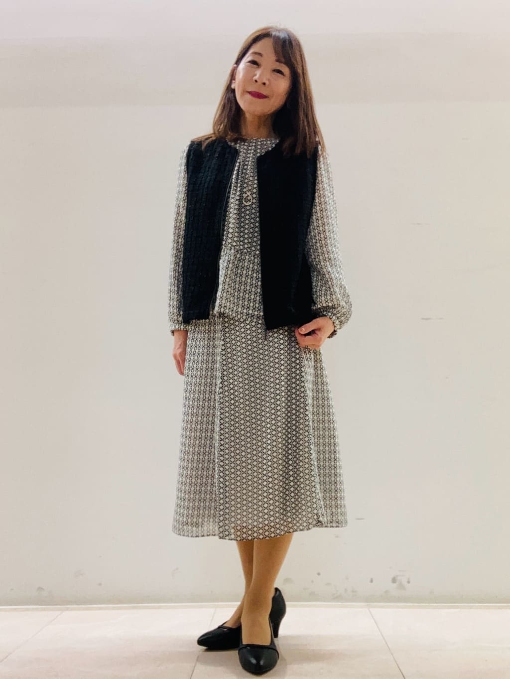 kurodaさんの「Reflect｜【きちんと見え／セットアップ可／通勤におすすめ◎】ペプラムプリントブラウス」を使ったコーディネート
