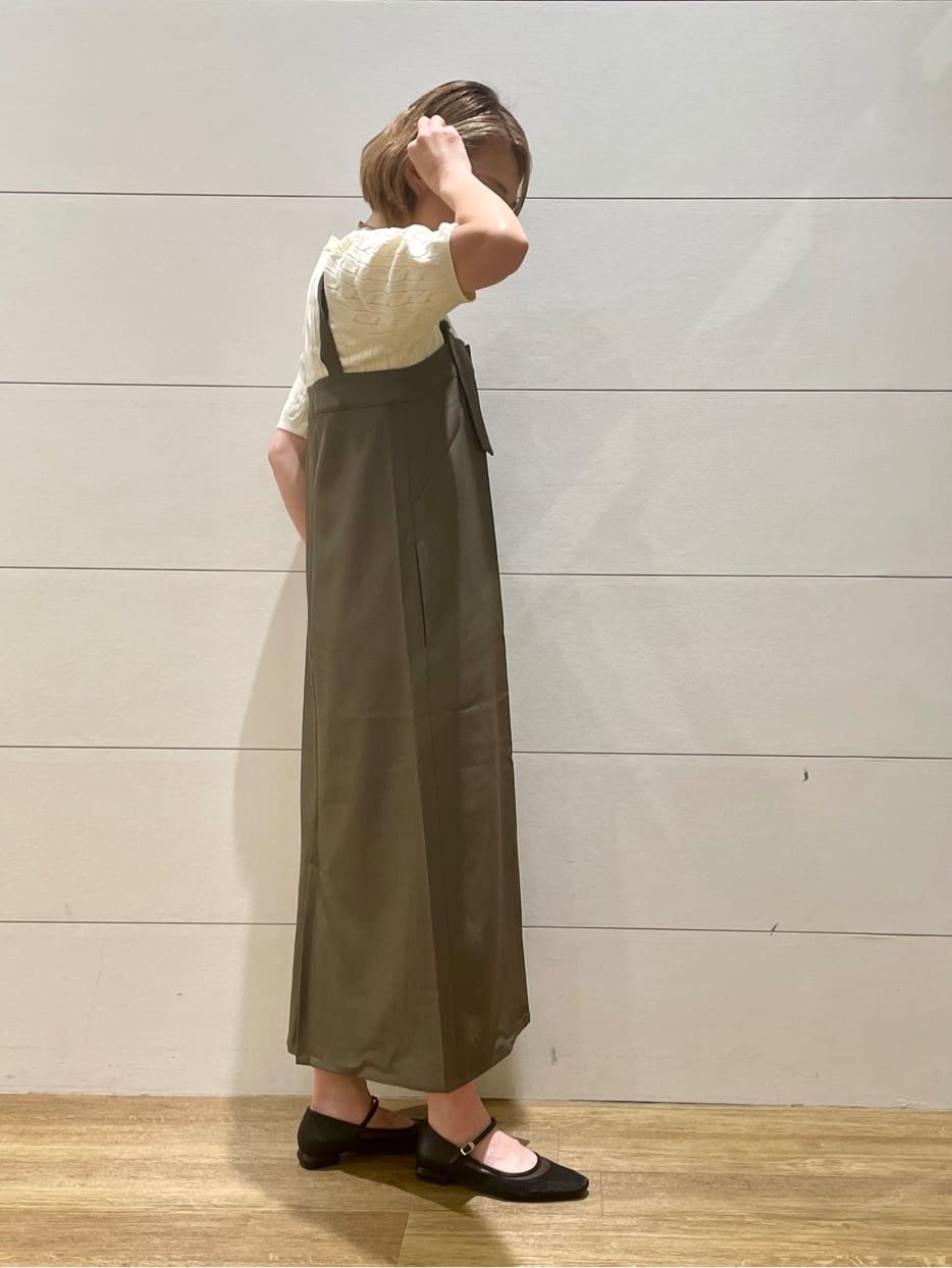 Ryoさんの「THE SHOP TK｜ワンポイント刺繍ケーブル半袖ニット【洗濯機OK】」を使ったコーディネート