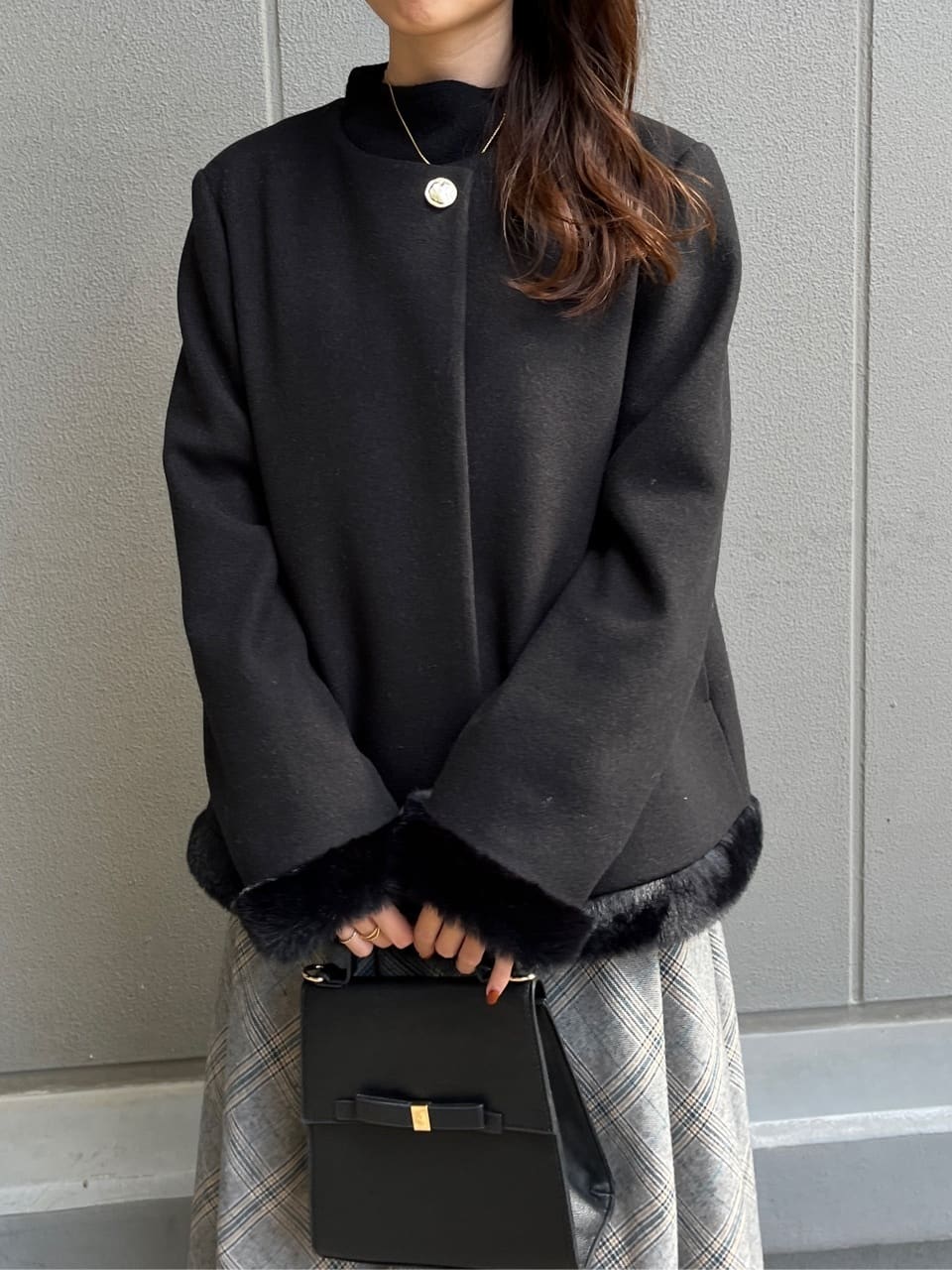 はばさんの「Couture brooch｜【ゆるふわ・通勤】リッシュアンゴラ バックパール調ニット」を使ったコーディネート