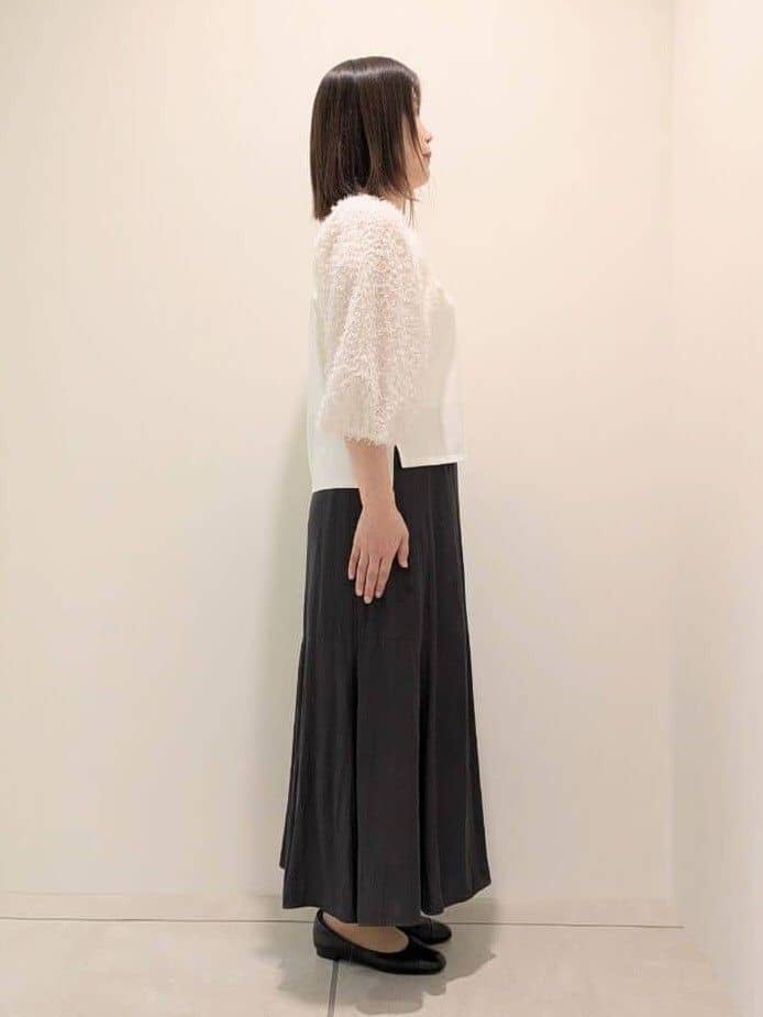 tomoさんの「UNTITLED｜【丸首/Tシャツ風/短丈】シャギースリーブ ポンチカットソー」を使ったコーディネート