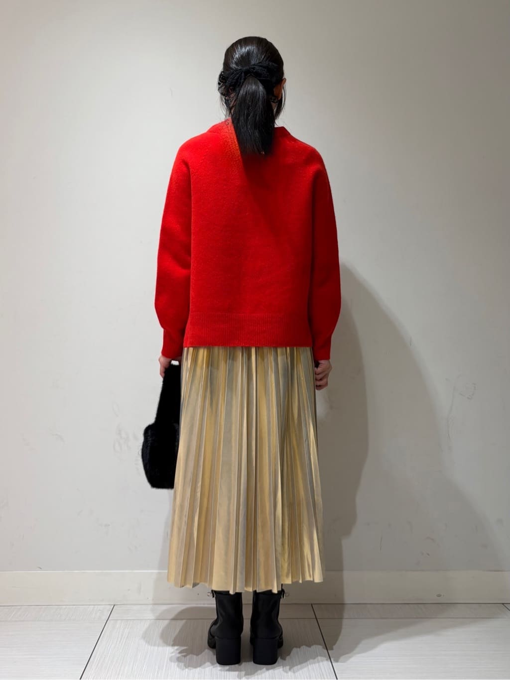 やなぎさんの「DRESSTERIOR｜◆【洗える/ストレッチ性/オンオフ】箔プリントプリーツスカート」を使ったコーディネート