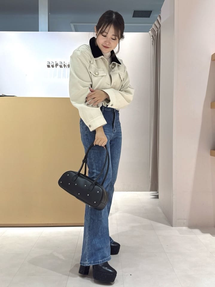 neinaさんの「ESPERANZA｜【ラク盛り／ショートブーツ】リピーター続出／脚長美脚 マルチWAYショートブーツ」を使ったコーディネート