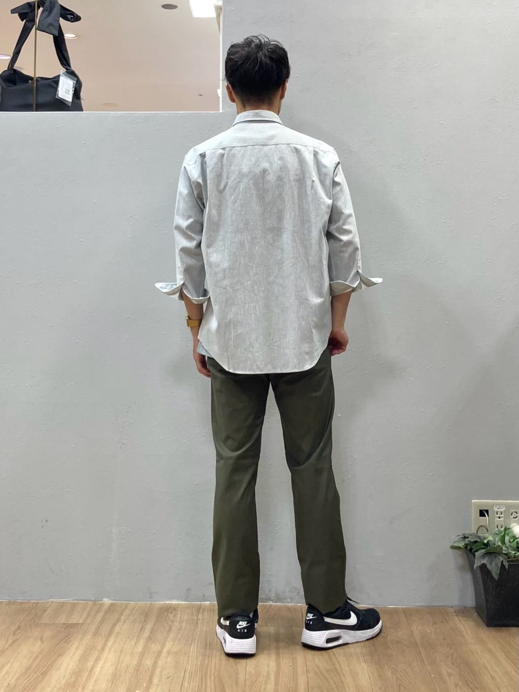 シュンさんの「TAKEO KIKUCHI｜【COOL CITY WEAR】ワンポイント刺しゅう ポケットTシャツ /接触冷感」を使ったコーディネート
