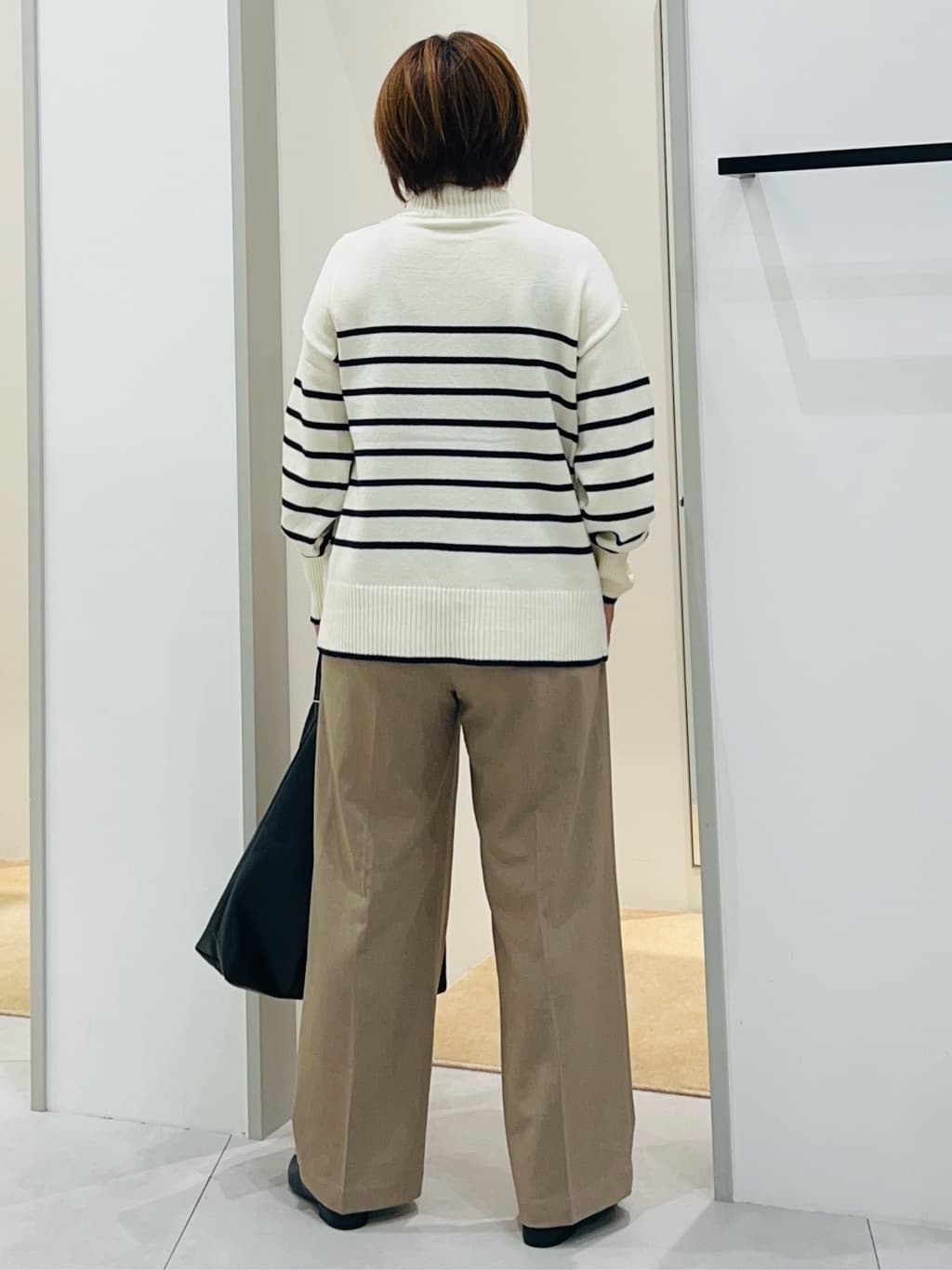 Naruさんの「THE SHOP TK｜【インしないで着られる】金ボタン ハイネックニット/毛玉になりにくい/静電気防止/洗濯機OK」を使ったコーディネート