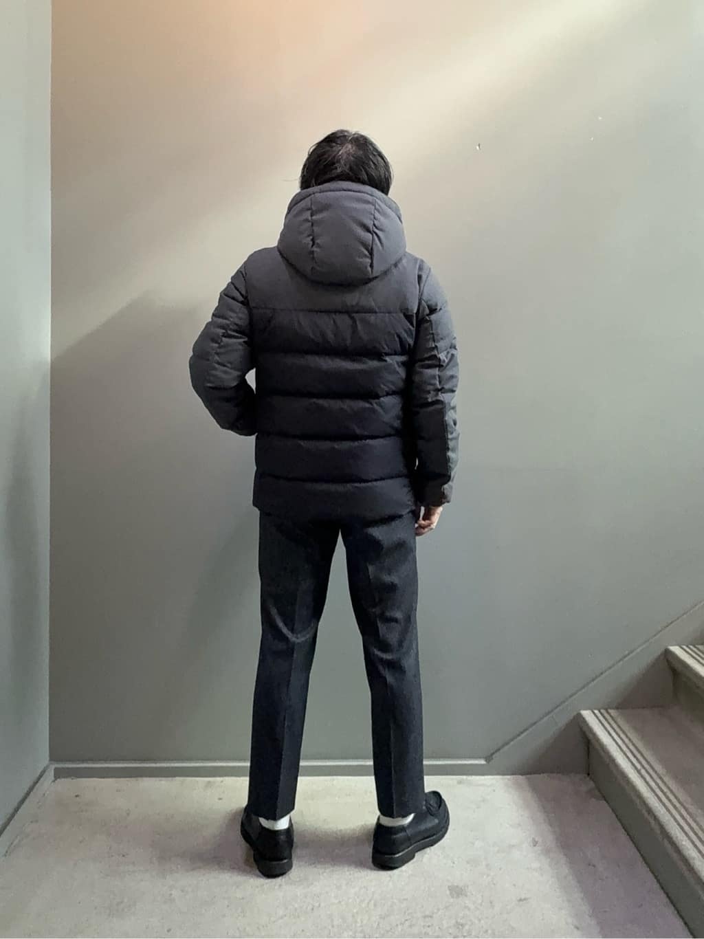 デザイナーTAKEman さんの「TAKEO KIKUCHI｜【Air Palette Knit】ワンポイント カラーニット プルオーバー」を使ったコーディネート