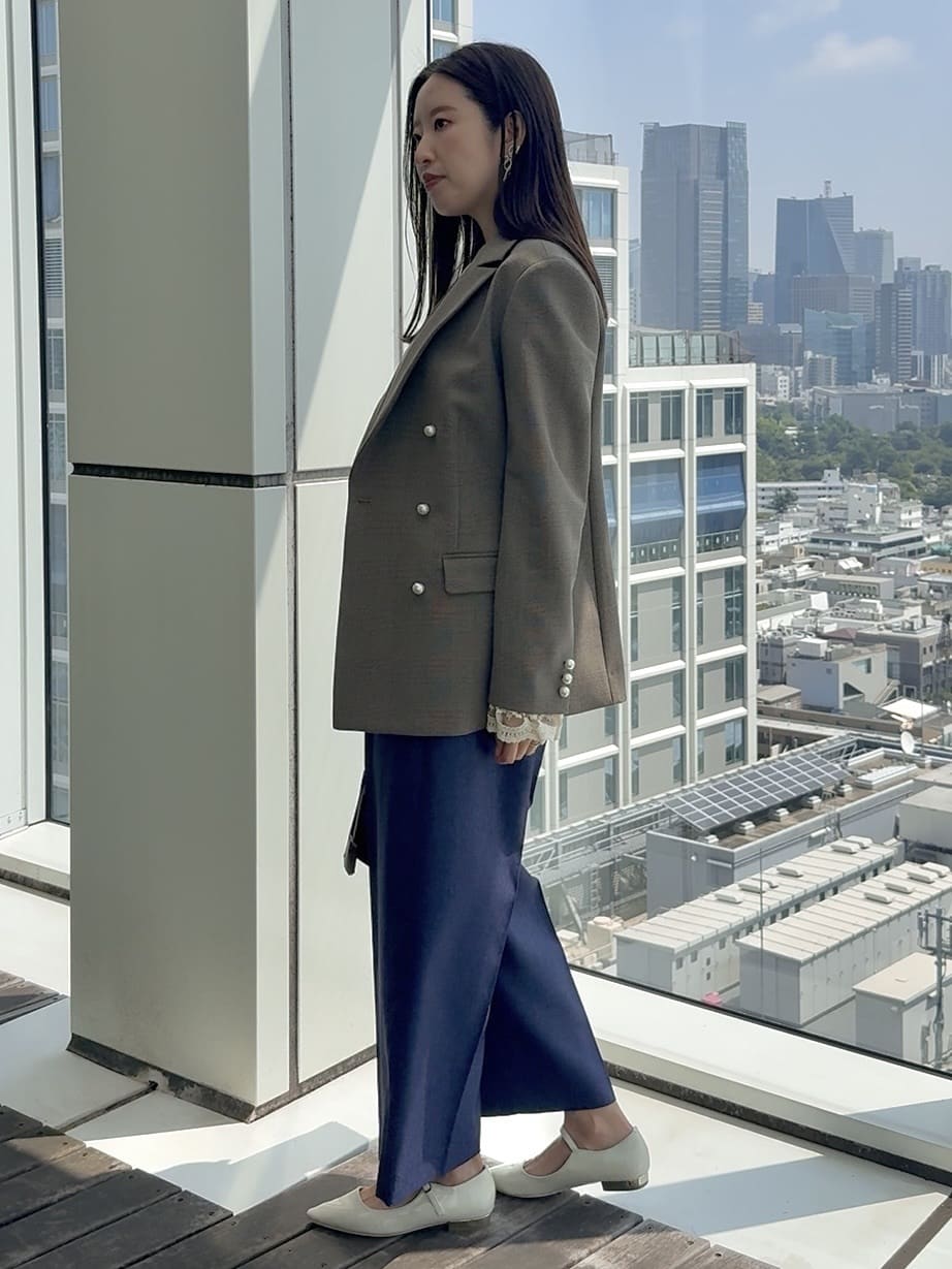 teiさんの「Couture brooch｜【高見え・きれいめ・通勤】レースカフス パール調釦テーラードジャケット」を使ったコーディネート