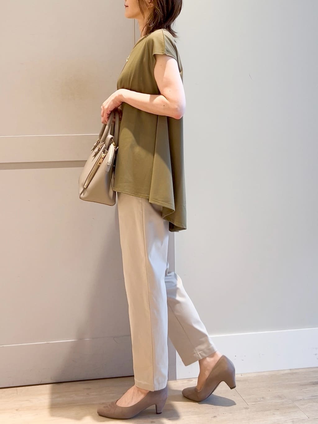 yamakoさんの「grove｜【冷感】サマーハイパーストレッチテーパードパンツ」を使ったコーディネート