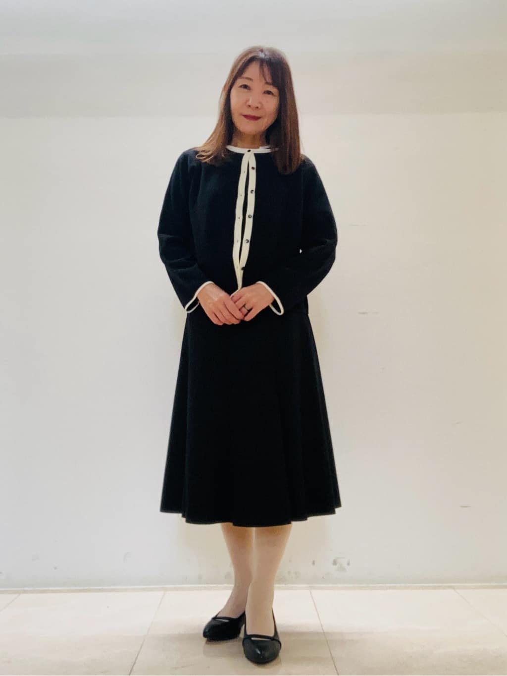 kurodaさんの「Reflect｜【秋映え／単品使い◎／すっきり見え】ブローチ付きニットアンサンブル」を使ったコーディネート