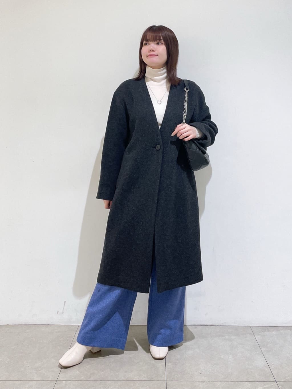 emikaさんの「INDIVI｜【軽量／ウール混】ライトフォルム ロングコート」を使ったコーディネート