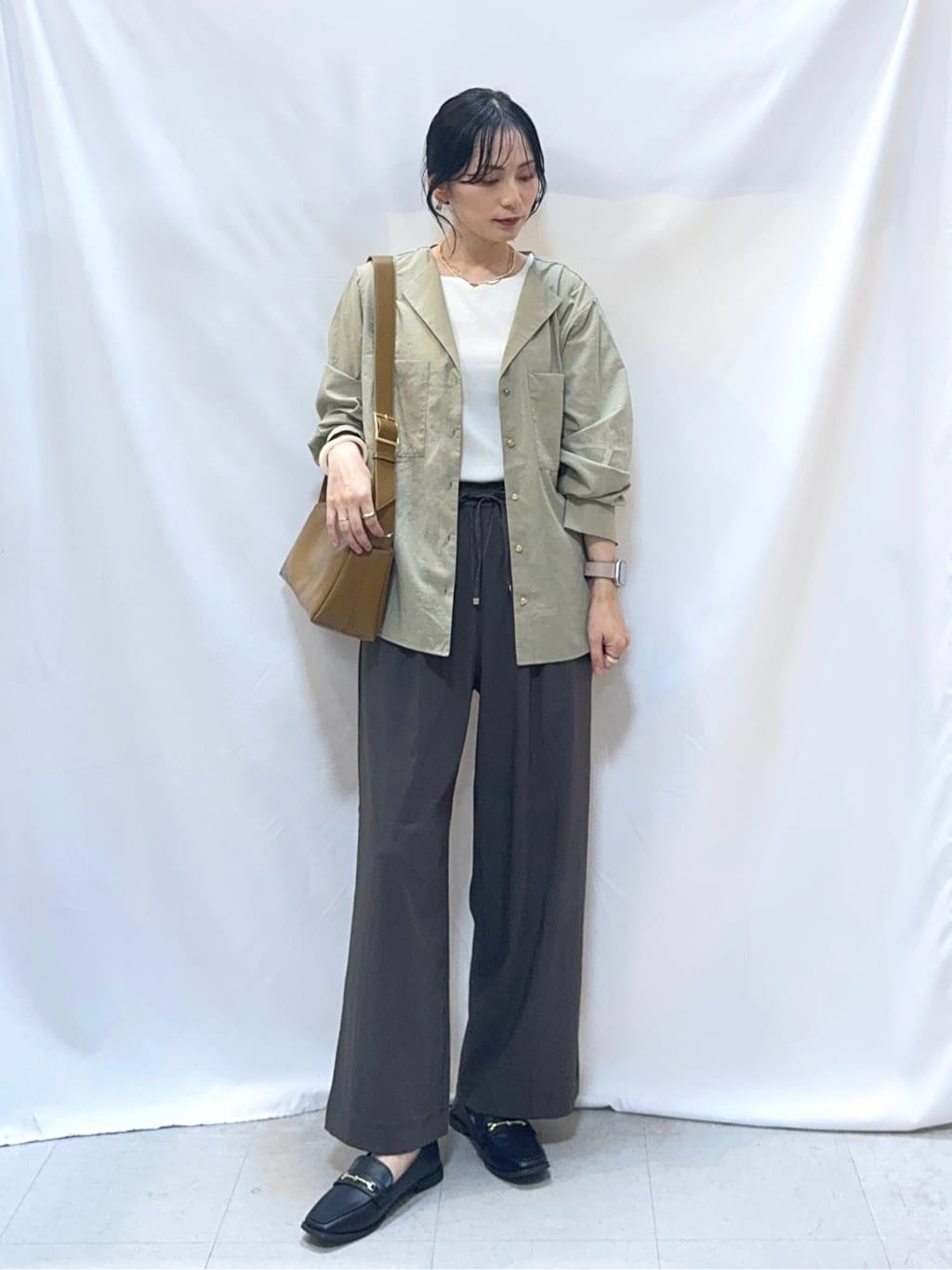𝐇𝐢𝐫𝐨𝐦𝐢さんの「SHOO･LA･RUE｜【S-LL】大人ヘルシーなこなれ感 オープンカラーシャツ」を使ったコーディネート