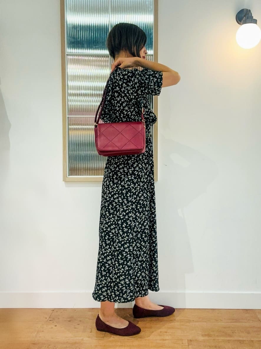 えまんさんの「SHOO･LA･RUE｜【S-LL】クラシカルな 花柄ワンピース」を使ったコーディネート