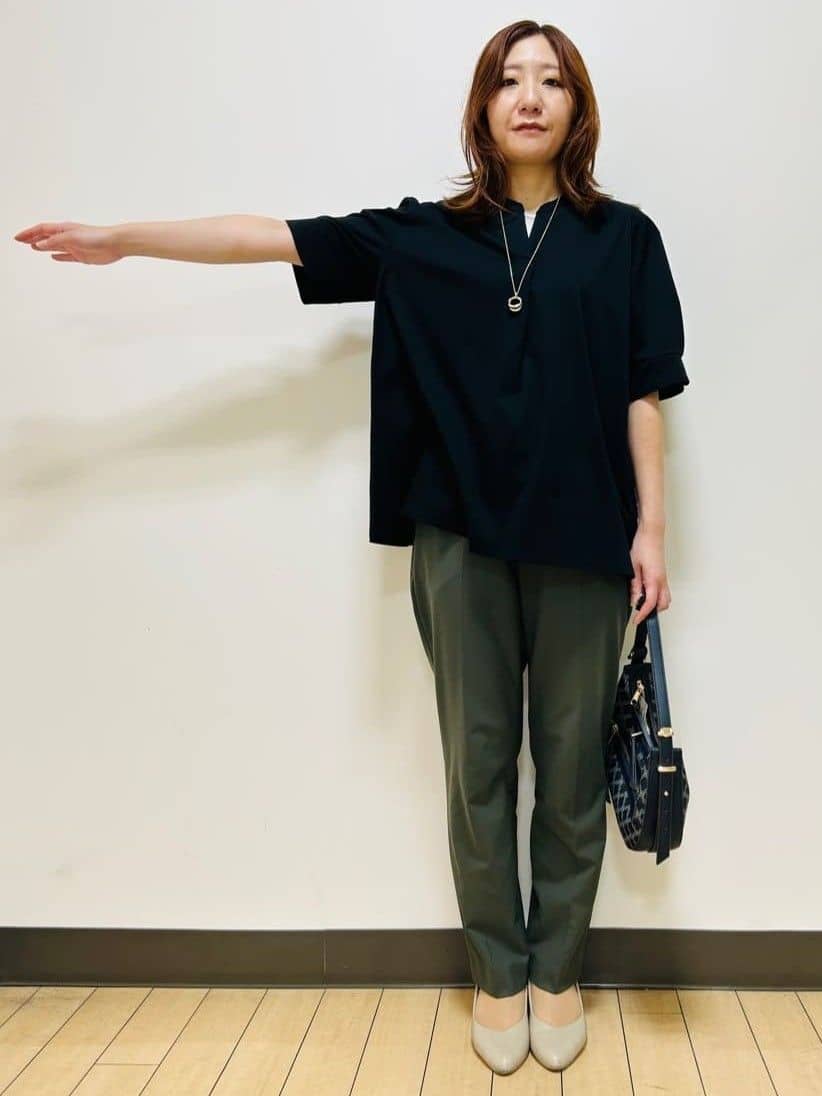 miiiさんの「Reflect｜【すっきり見え！長め丈／マシンウォッシュ可】スキッパーネックジャージトップス」を使ったコーディネート