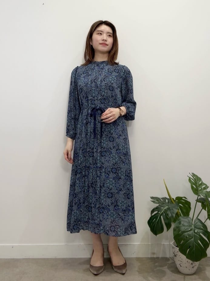 Suma Una本部スタッフさんの「SunaUna｜◆【co creation and yours／SS～L】レースプリーツワンピース」を使ったコーディネート