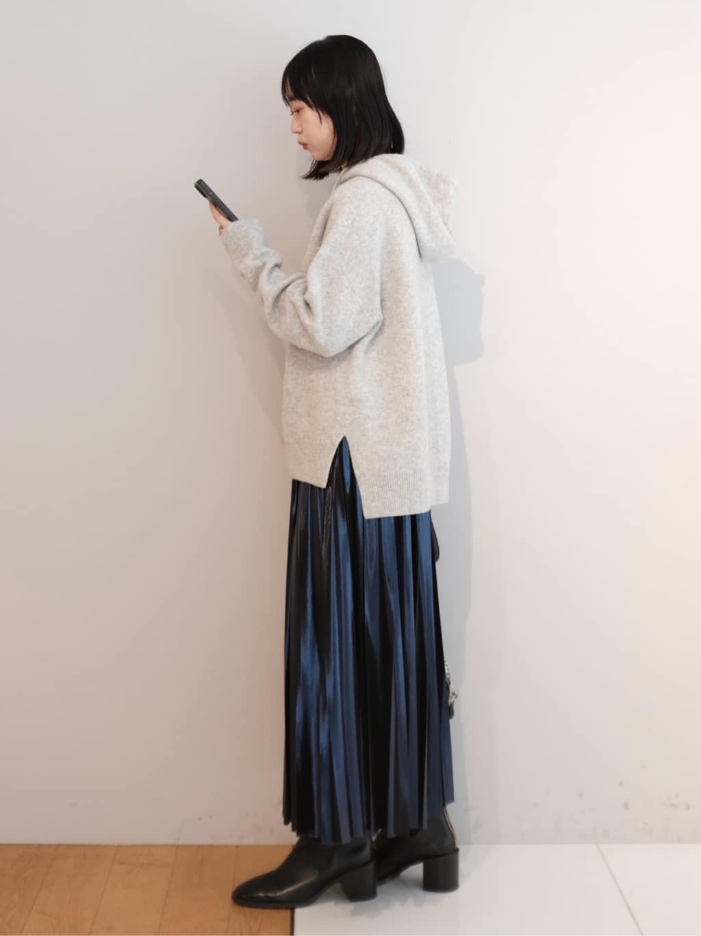 Kishimotoさんの「DRESSTERIOR｜◆【洗える/ストレッチ性/オンオフ】箔プリントプリーツスカート」を使ったコーディネート