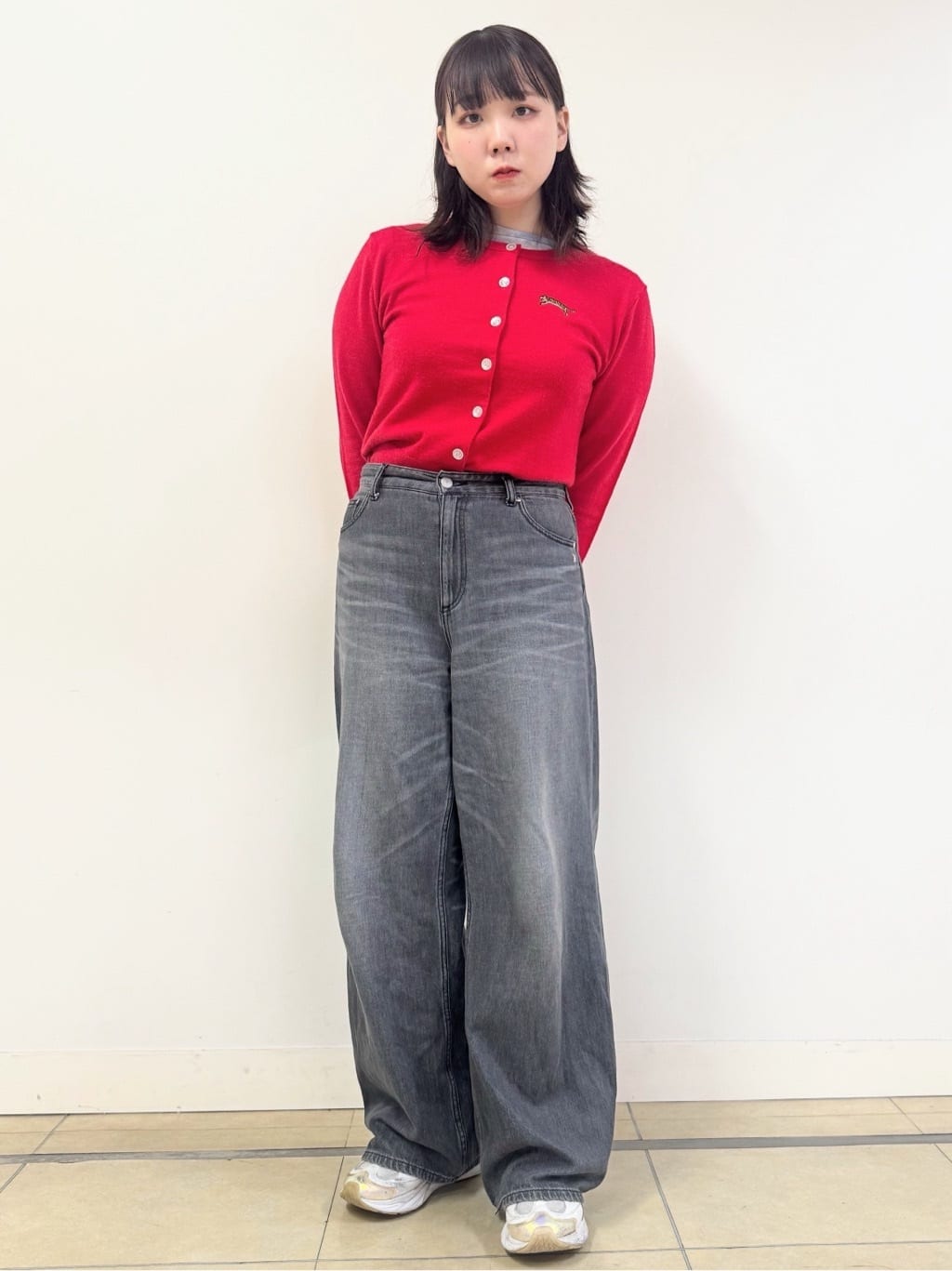 なかもとあきさんの「DRESSTERIOR｜ヴィンテージ加工ワイドデニムパンツ」を使ったコーディネート