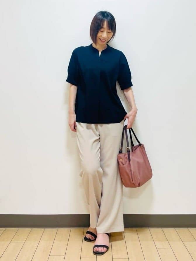 Riiさんの「Reflect｜【すっきり見え！長め丈／マシンウォッシュ可】スキッパーネックジャージトップス」を使ったコーディネート