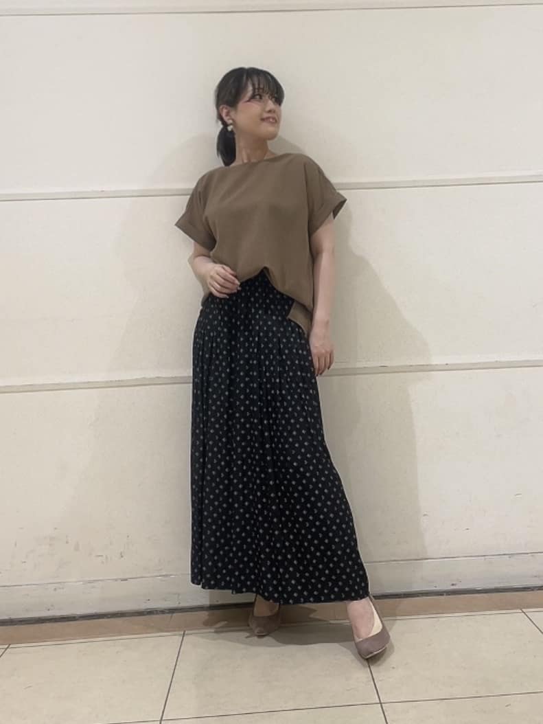 watanabeさんの「UNTITLED｜【セットアップ可/はっ水/通勤】リラククール 半袖ブラウス」を使ったコーディネート