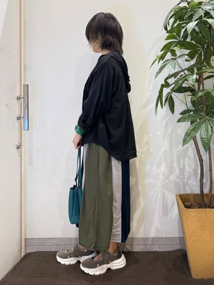 misakiさんの「SHOO･LA･RUE｜【S-LL/ひんやり】全身すっきり見えが楽に叶う サイド切替 バイカラーAラインワンピース」を使ったコーディネート