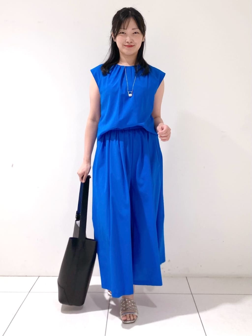 momokoさんの「INDIVI｜【クールエアー素材／UVケア／吸汗速乾】エアリータックブラウス」を使ったコーディネート