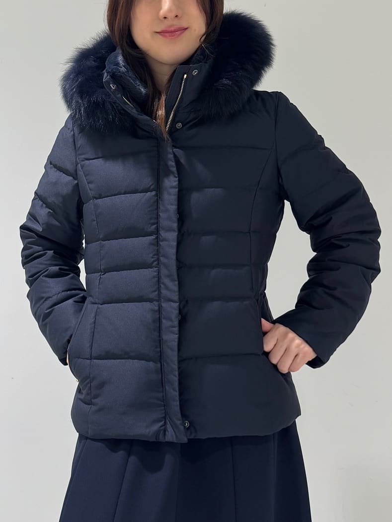 そんさんの「INDIVI｜【名品／撥水／抗菌防臭】ショート丈リサイクルダウンコート」を使ったコーディネート