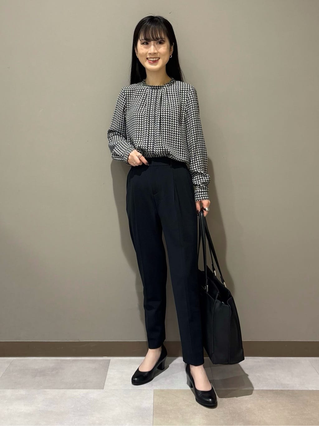 KEIKOさんの「INDIVI｜【名品コート／日本製】ウール100％スタンドカラーロングコート」を使ったコーディネート