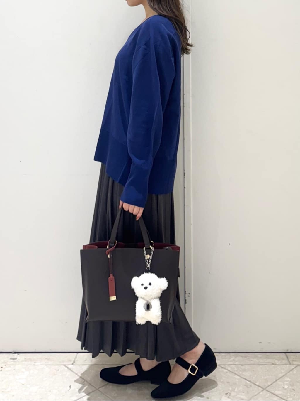 Minaさんの「OPAQUE.CLIP｜リラクシーVネックニット【洗濯機洗OK】《6col》」を使ったコーディネート