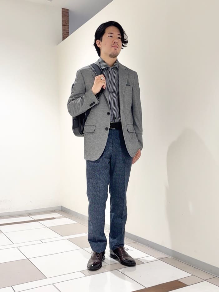 及川さんの「TAKEO KIKUCHI｜【抗菌防臭】COOL DOTS（R）ドビープリント パンツ」を使ったコーディネート